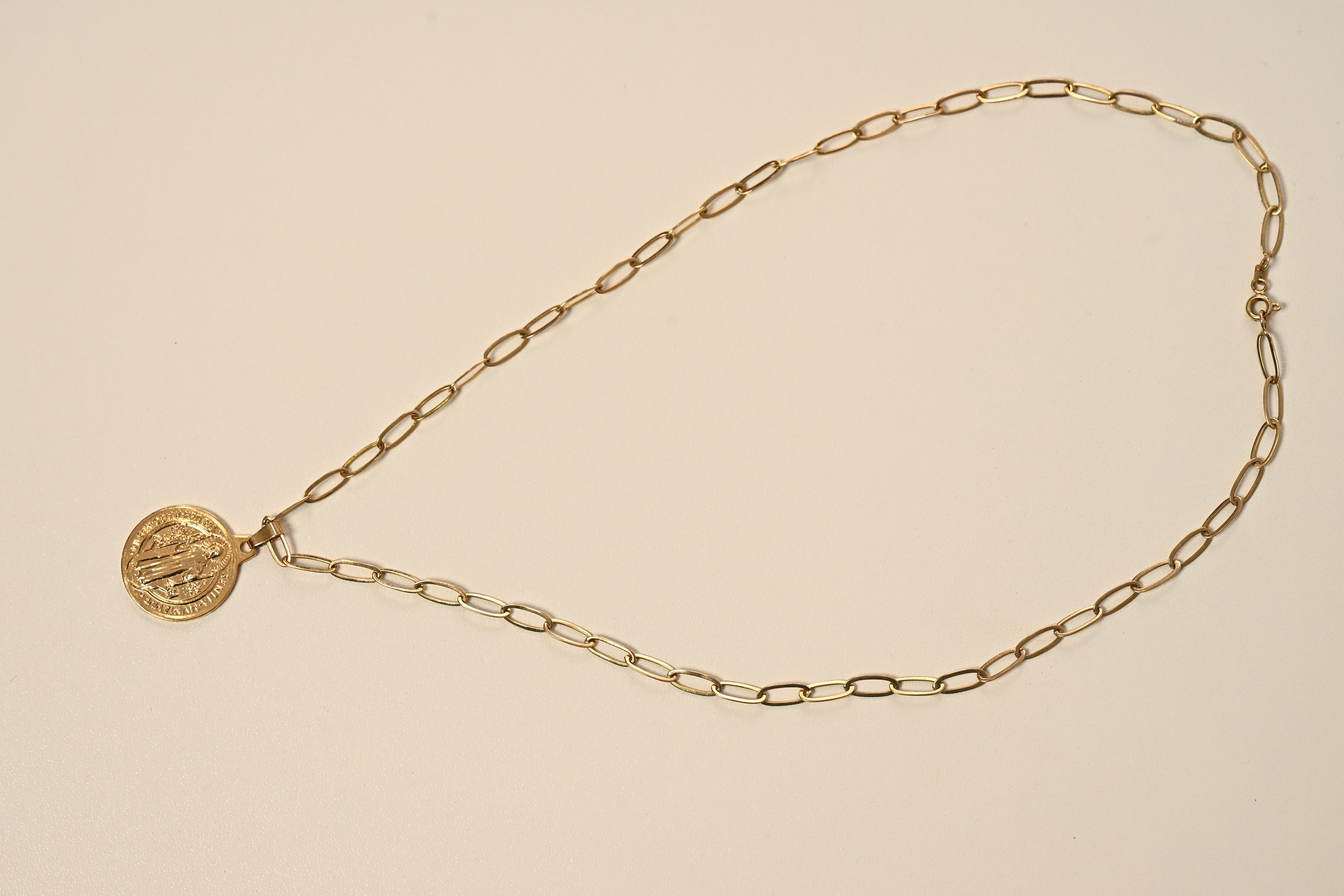 Semijoia Medalha de São Bento – Dourado