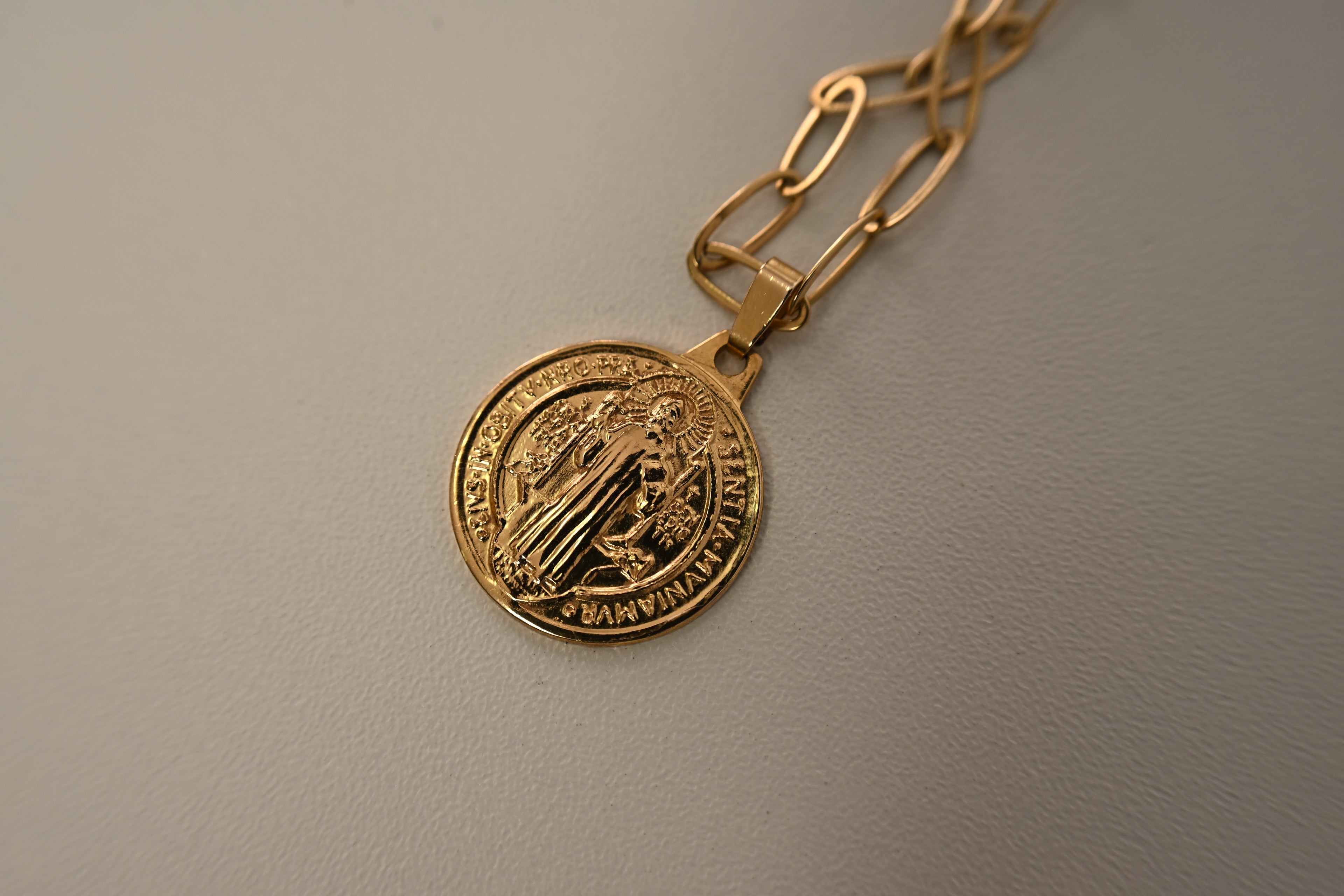 Semijoia Medalha de São Bento – Dourado